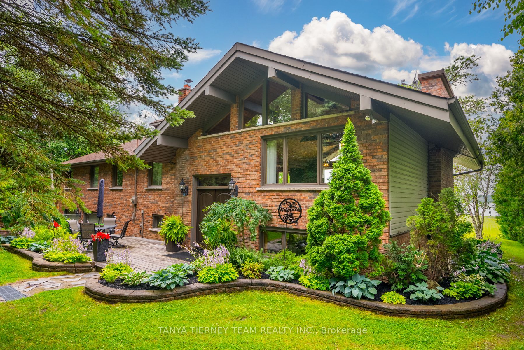 228 Summit Dr