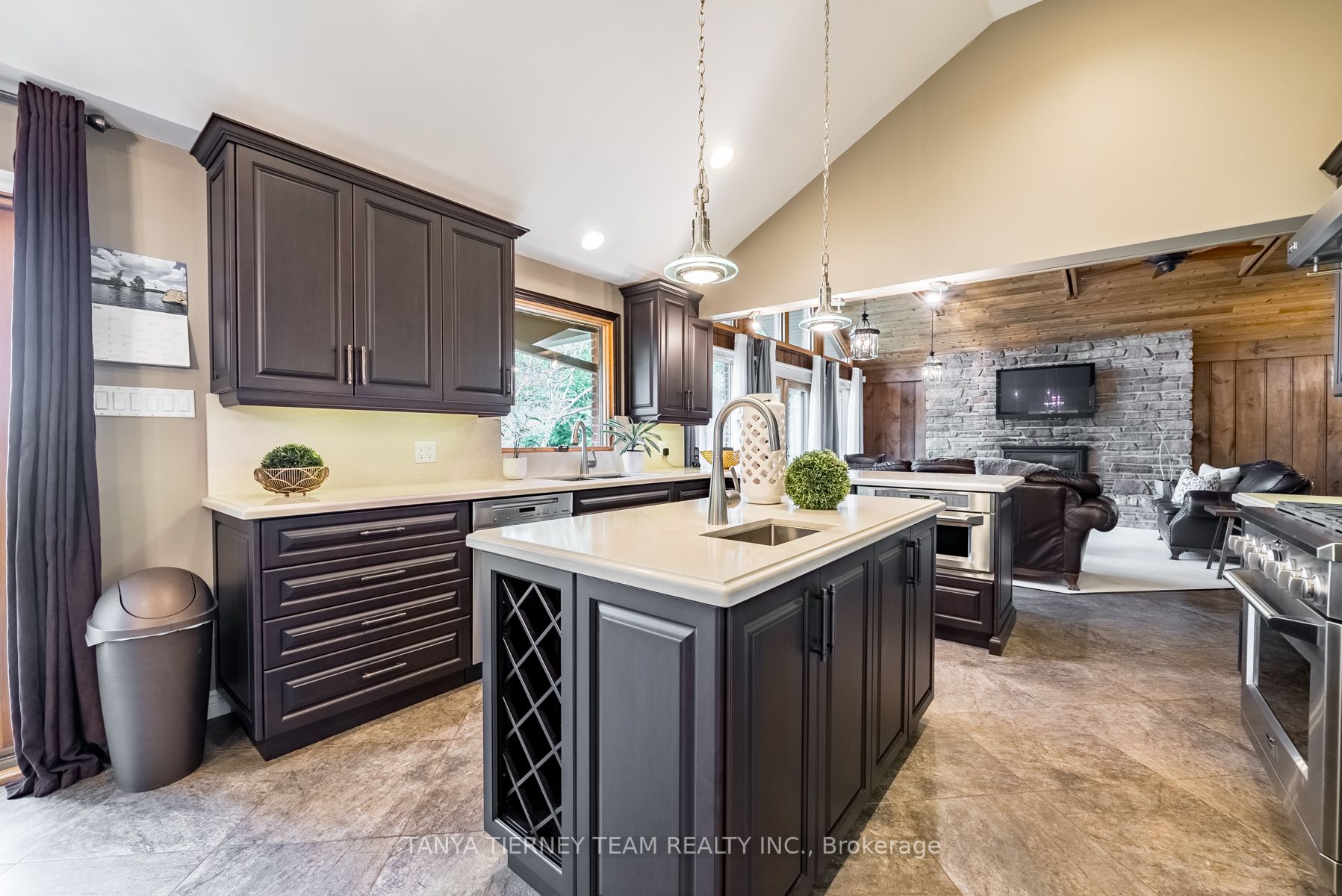 228 Summit Dr