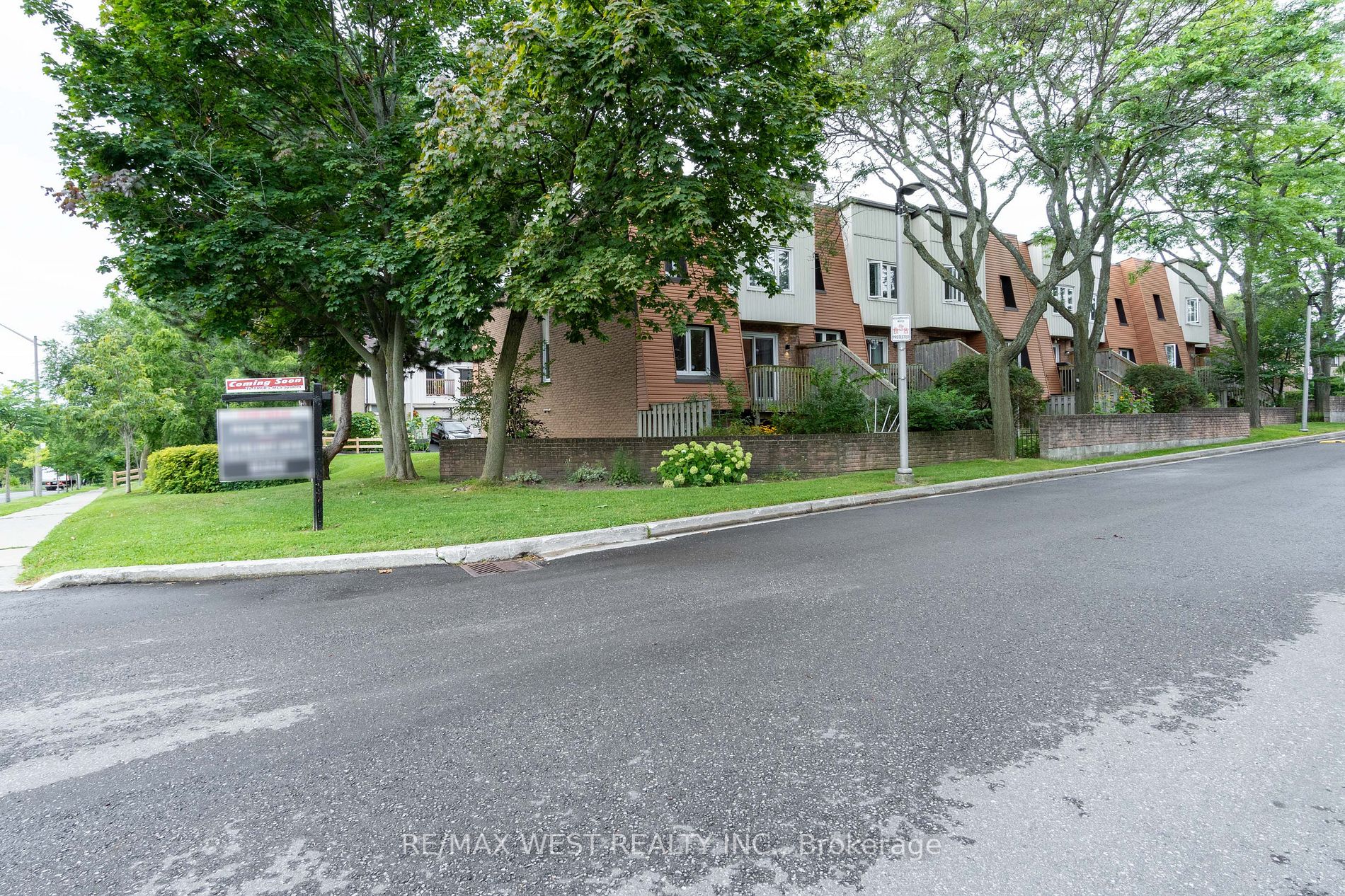 15 Guildwood Parkway, #16