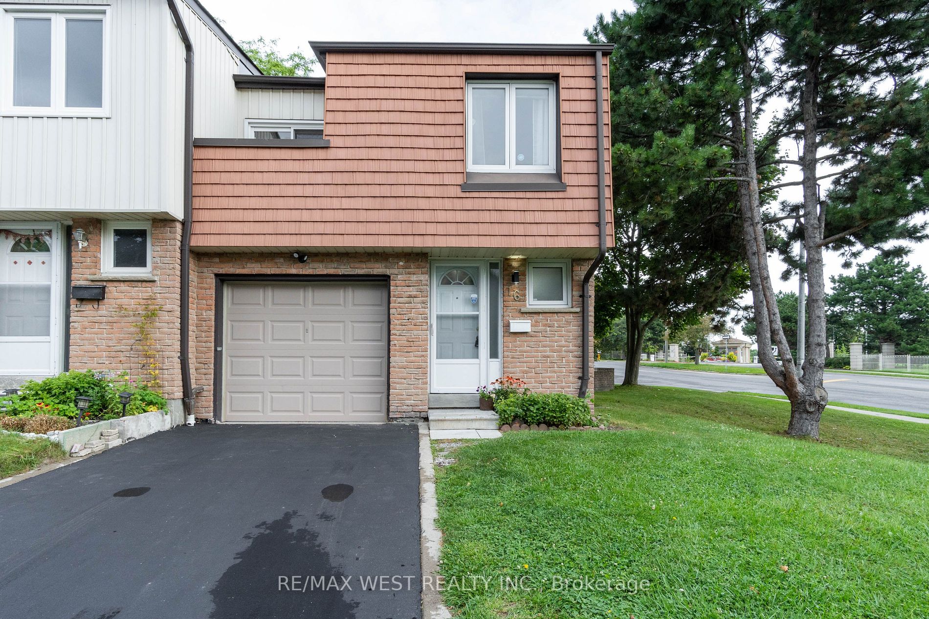 15 Guildwood Parkway, #16