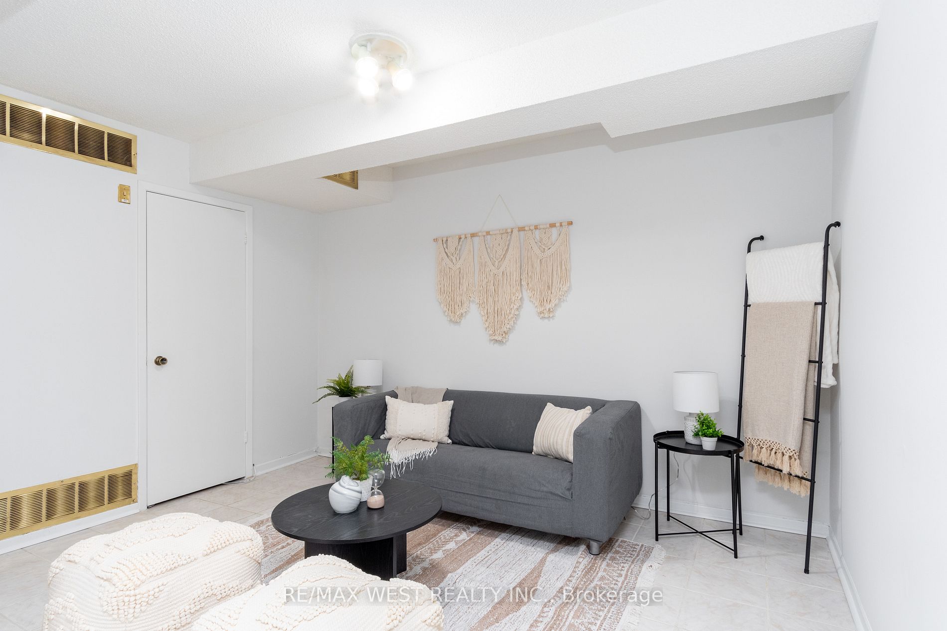 15 Guildwood Parkway, #16