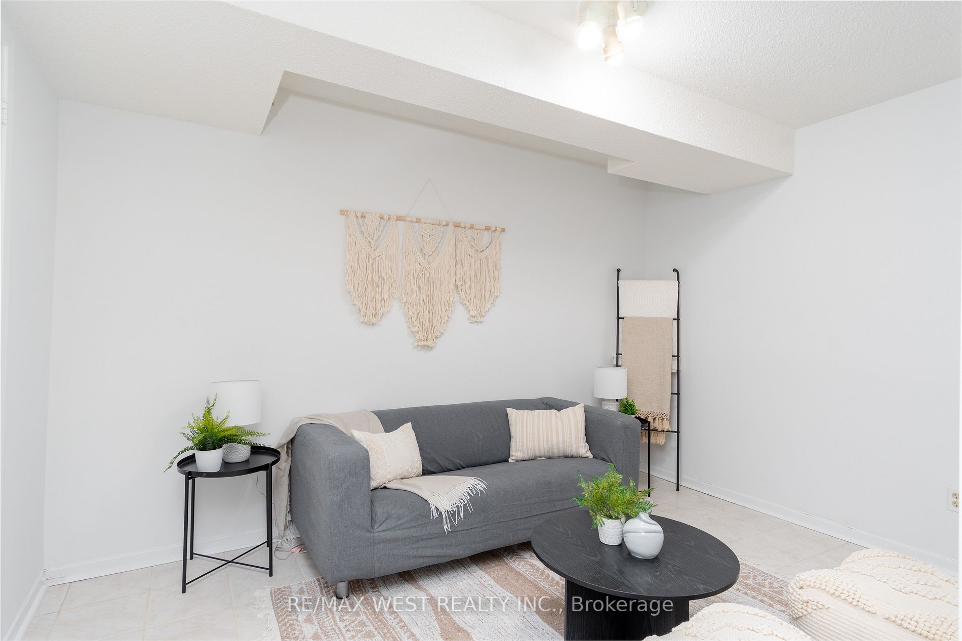 15 Guildwood Parkway, #16