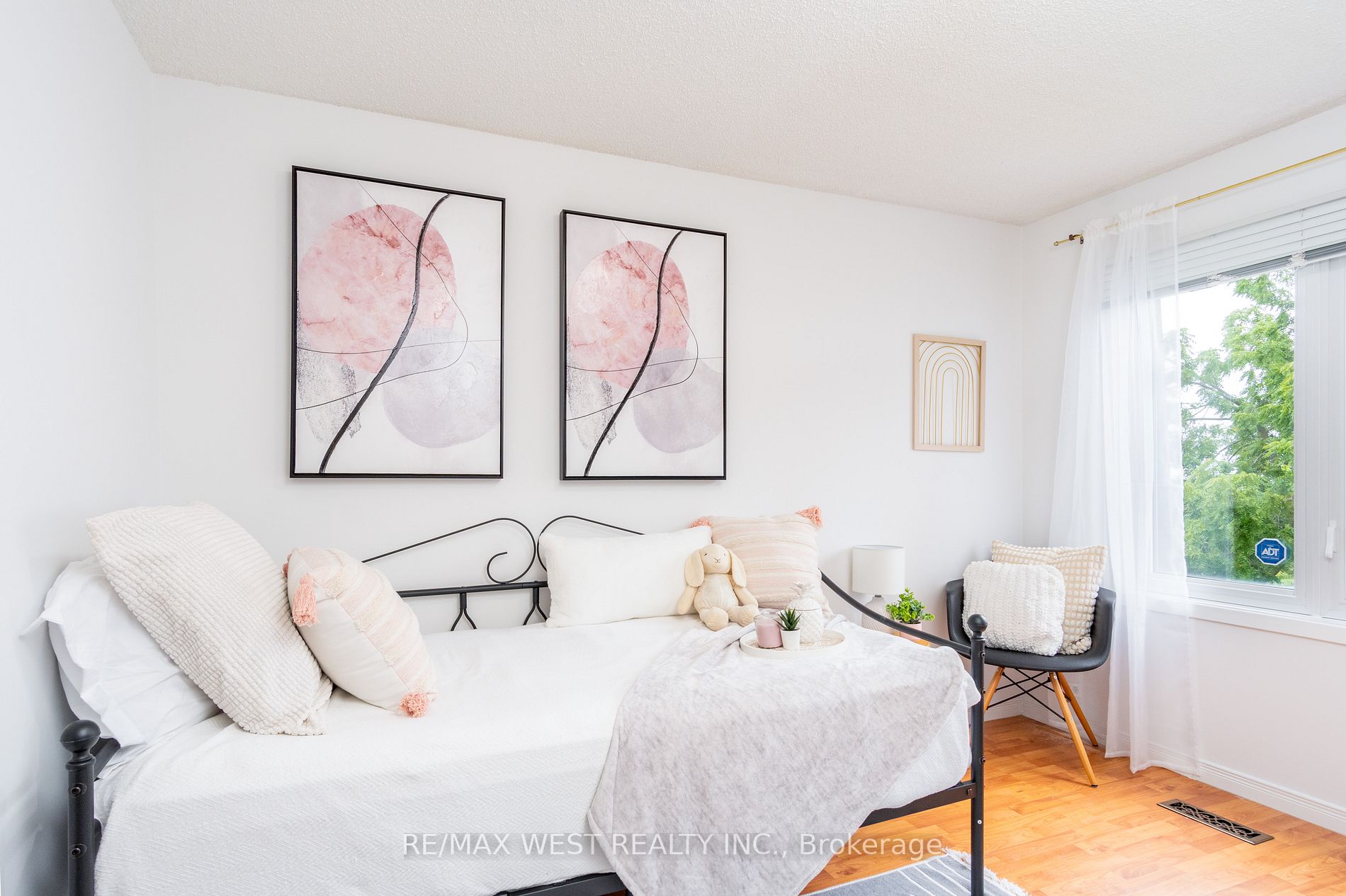 15 Guildwood Parkway, #16