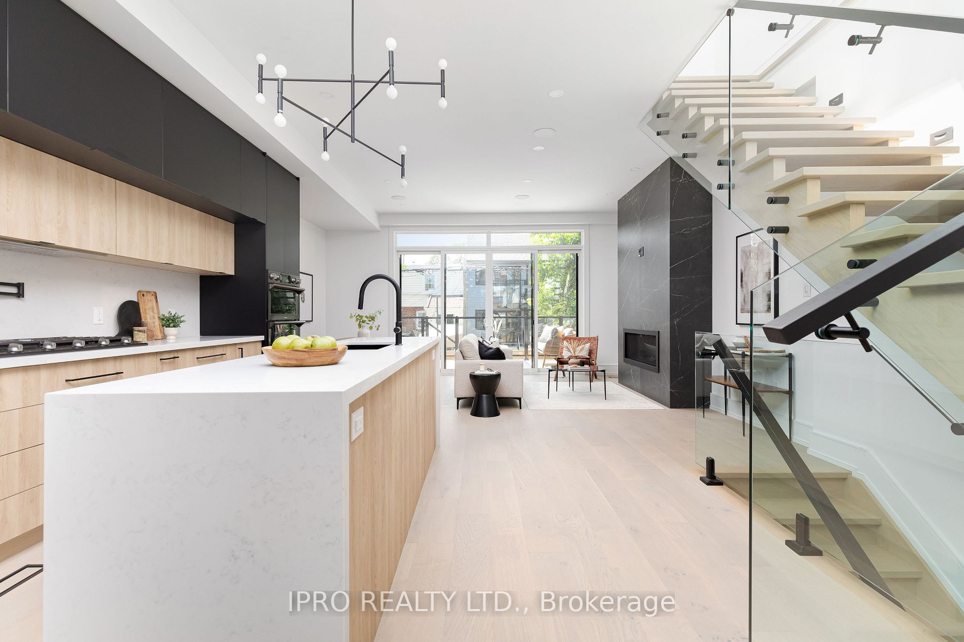 12 Leroy Ave