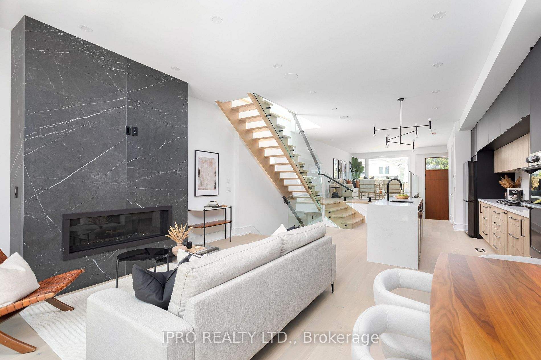 12 Leroy Ave