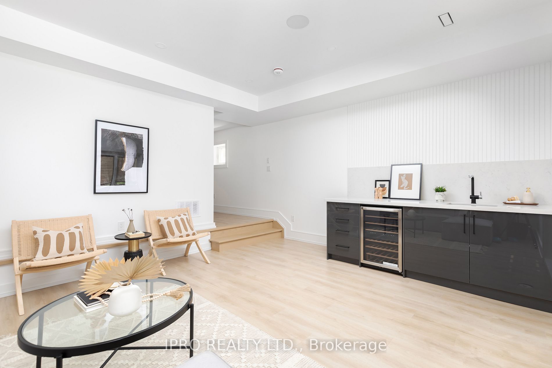 12 Leroy Ave