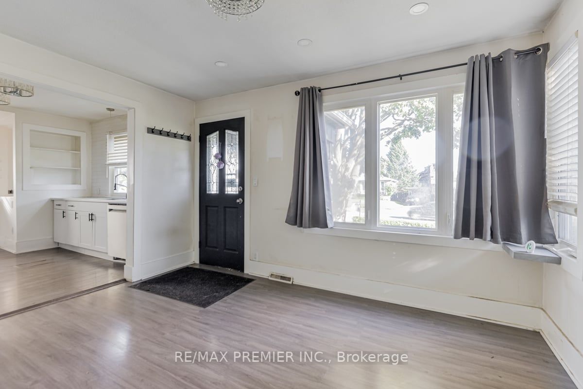 66 Thomas St
