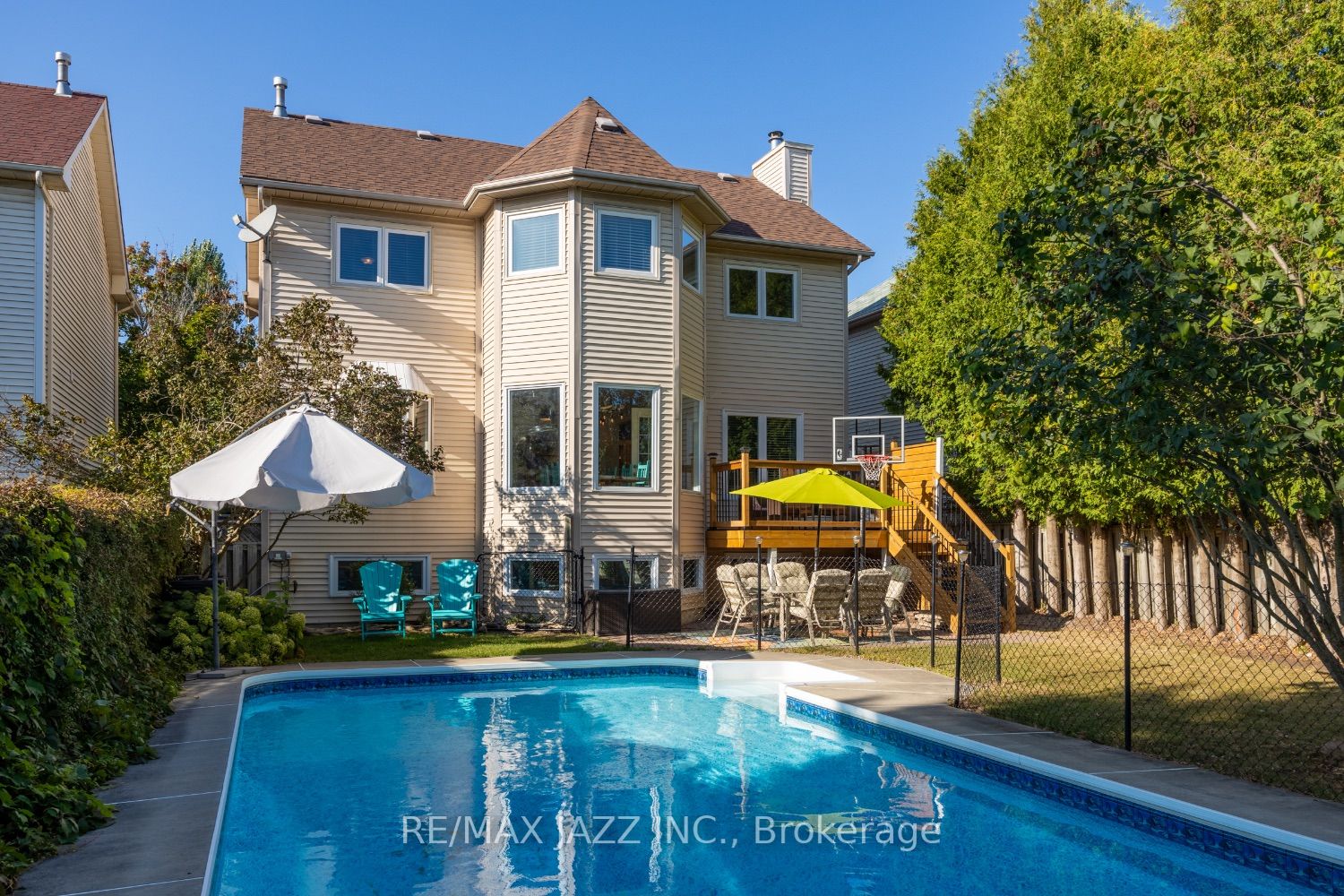895 Ripley Cres