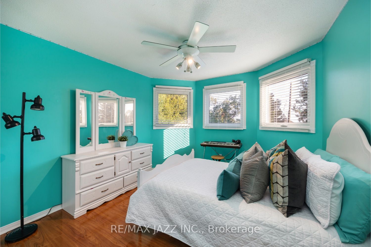895 Ripley Cres