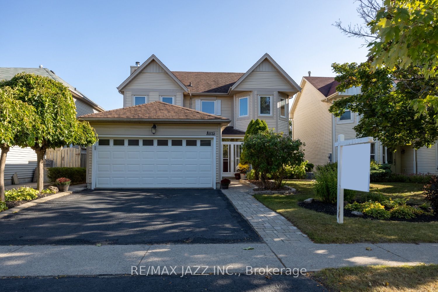 895 Ripley Cres