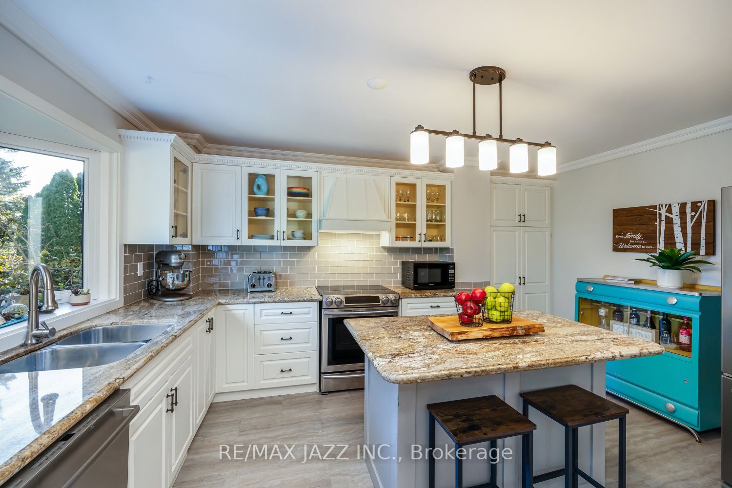 895 Ripley Cres