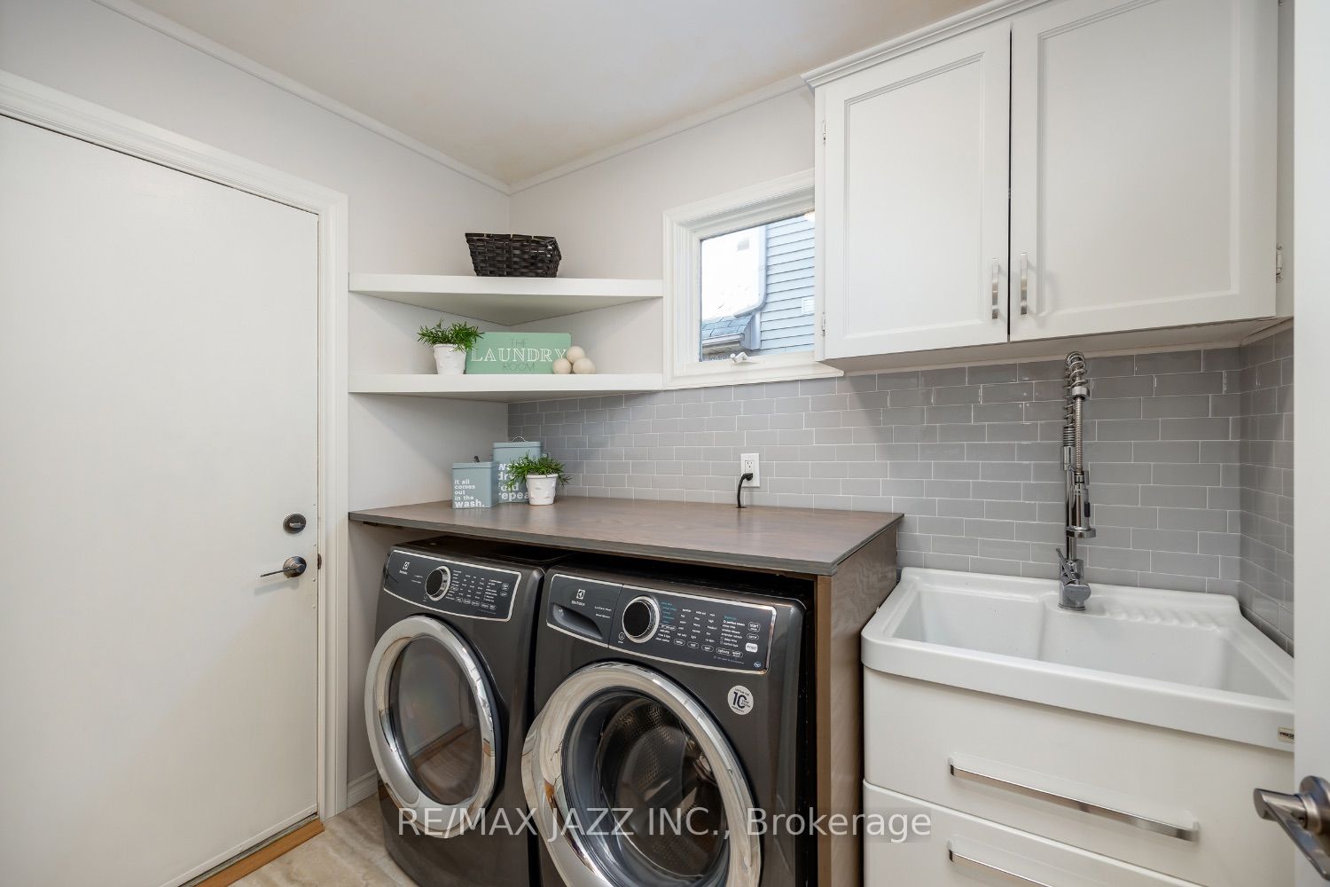 895 Ripley Cres