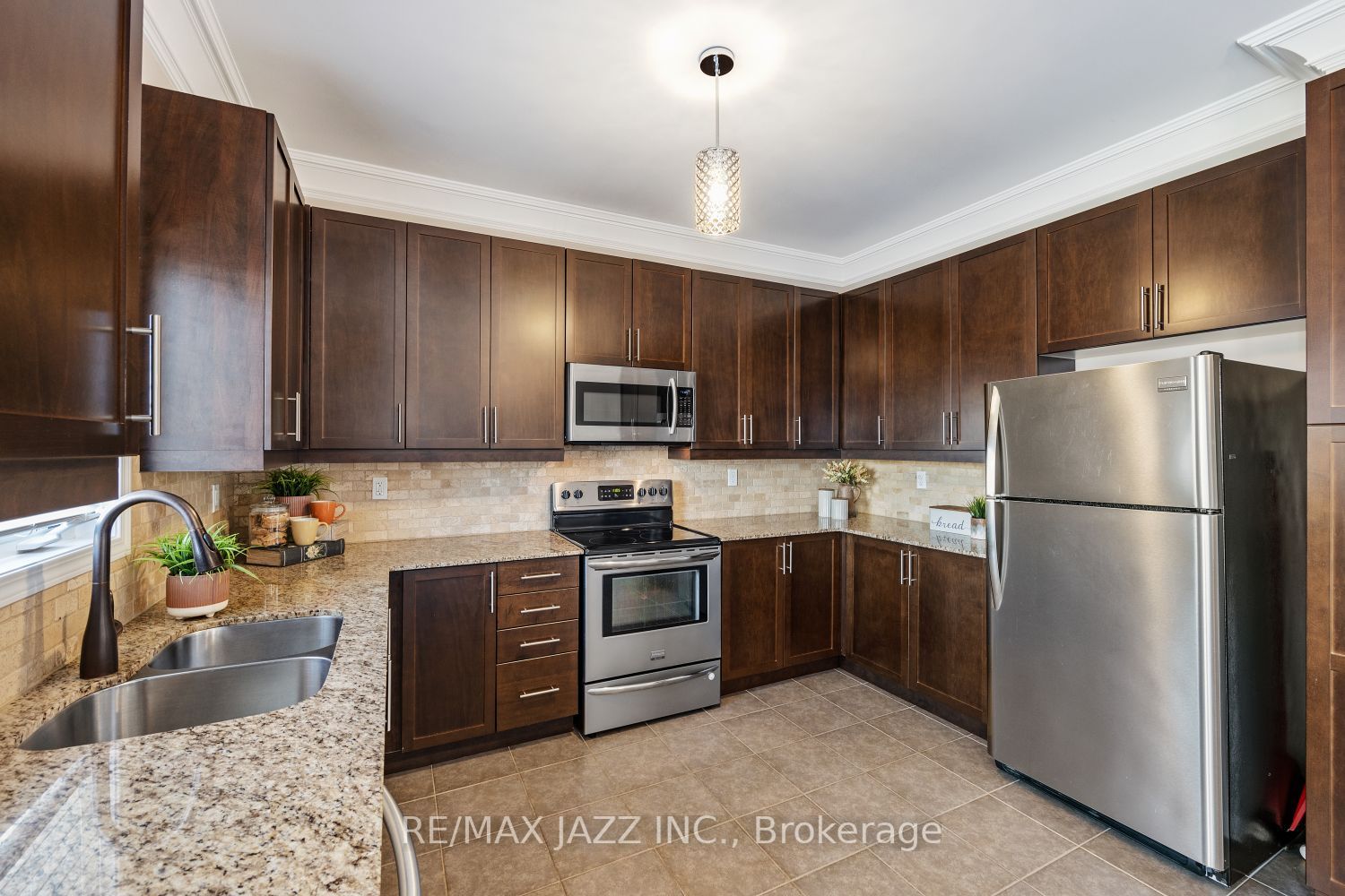 78 Northglen Blvd