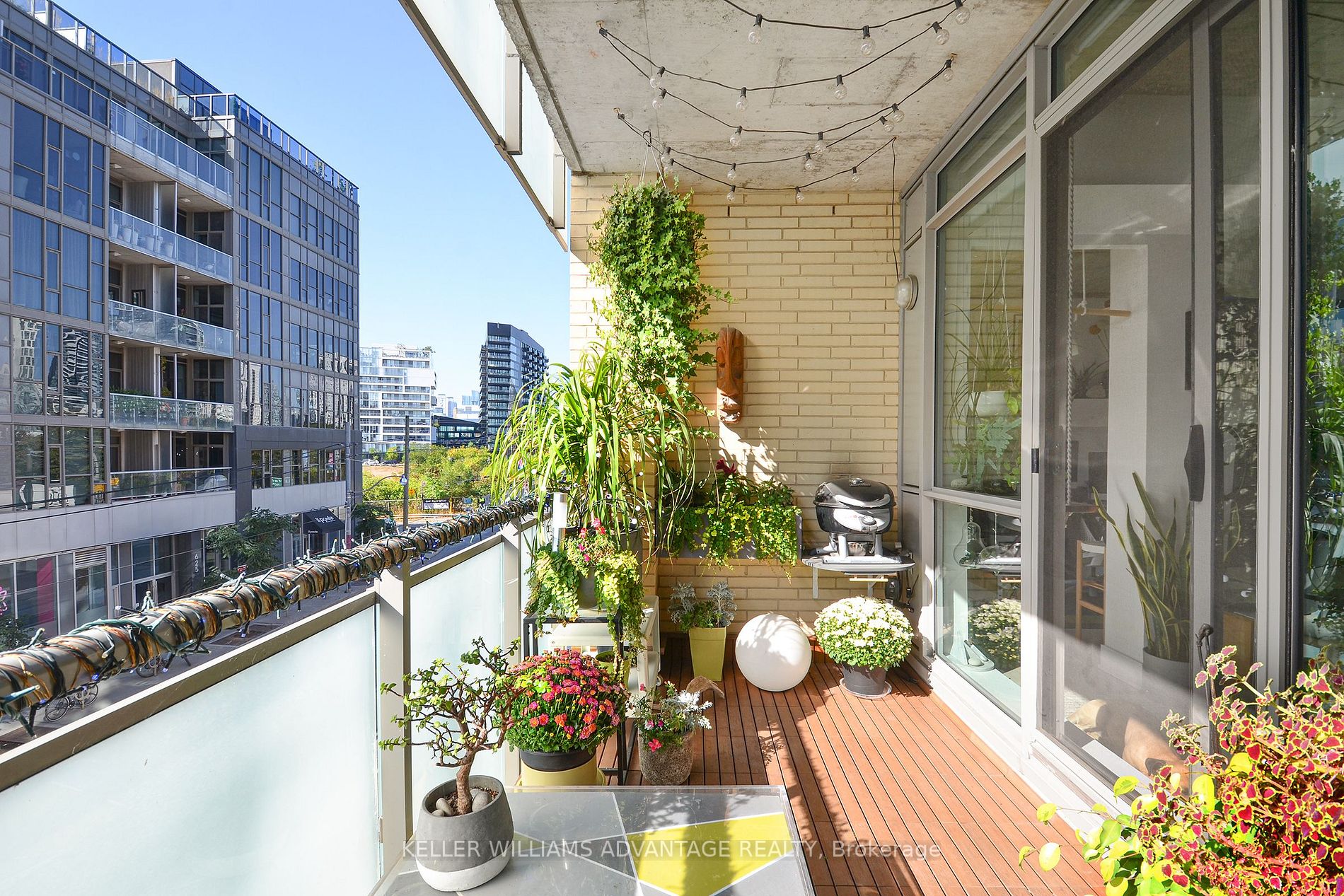 630 Queen St E, #302