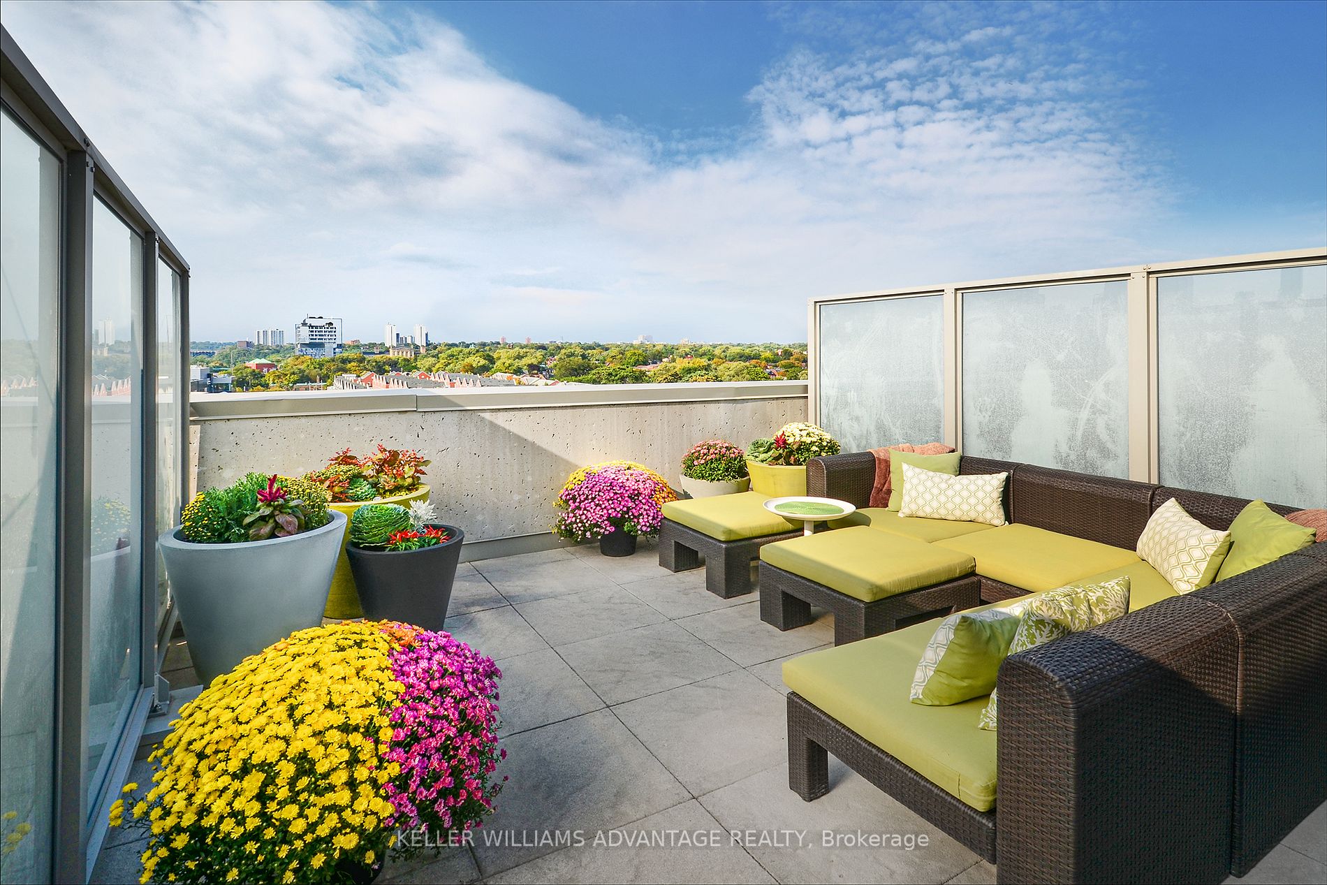 630 Queen St E, #302