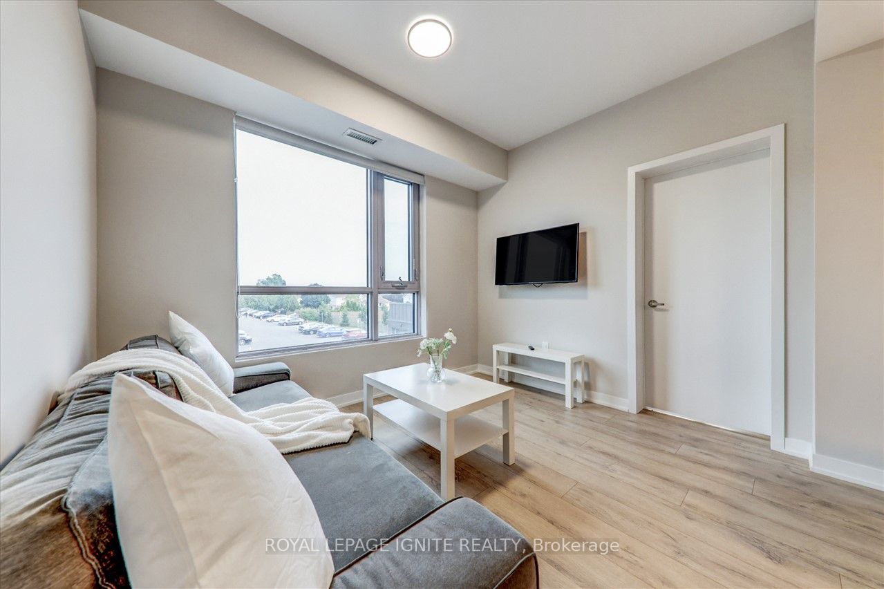 1800 Simcoe St N, #218