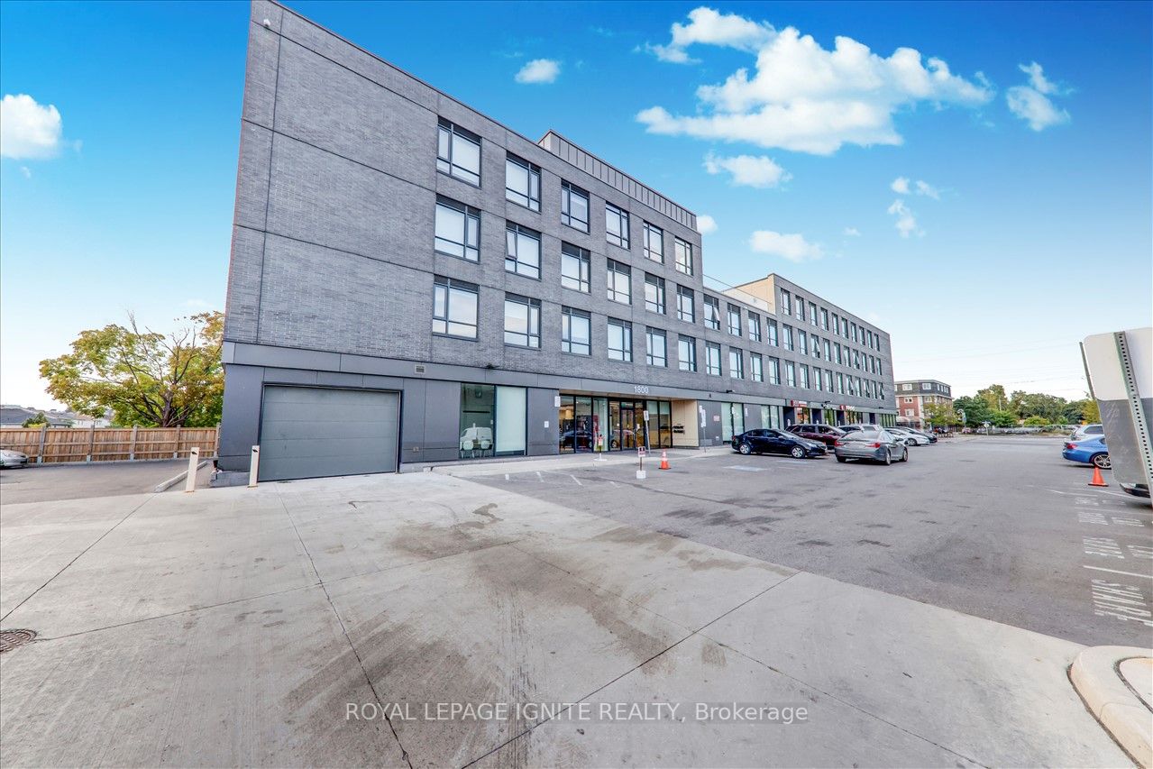 1800 Simcoe St N, #218