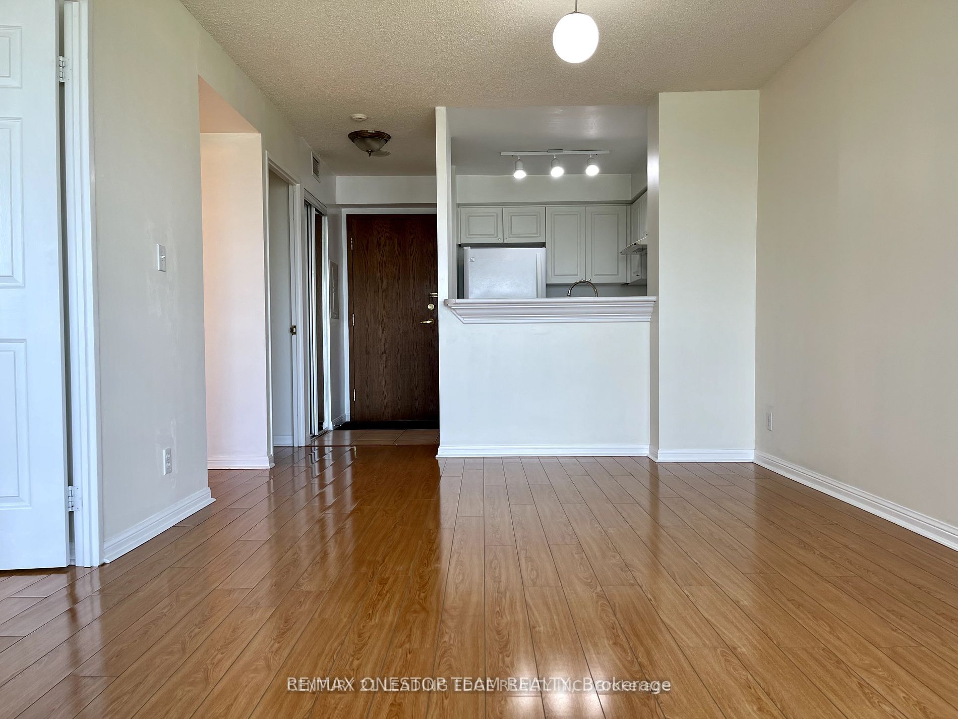 11 Lee Centre Dr, #708