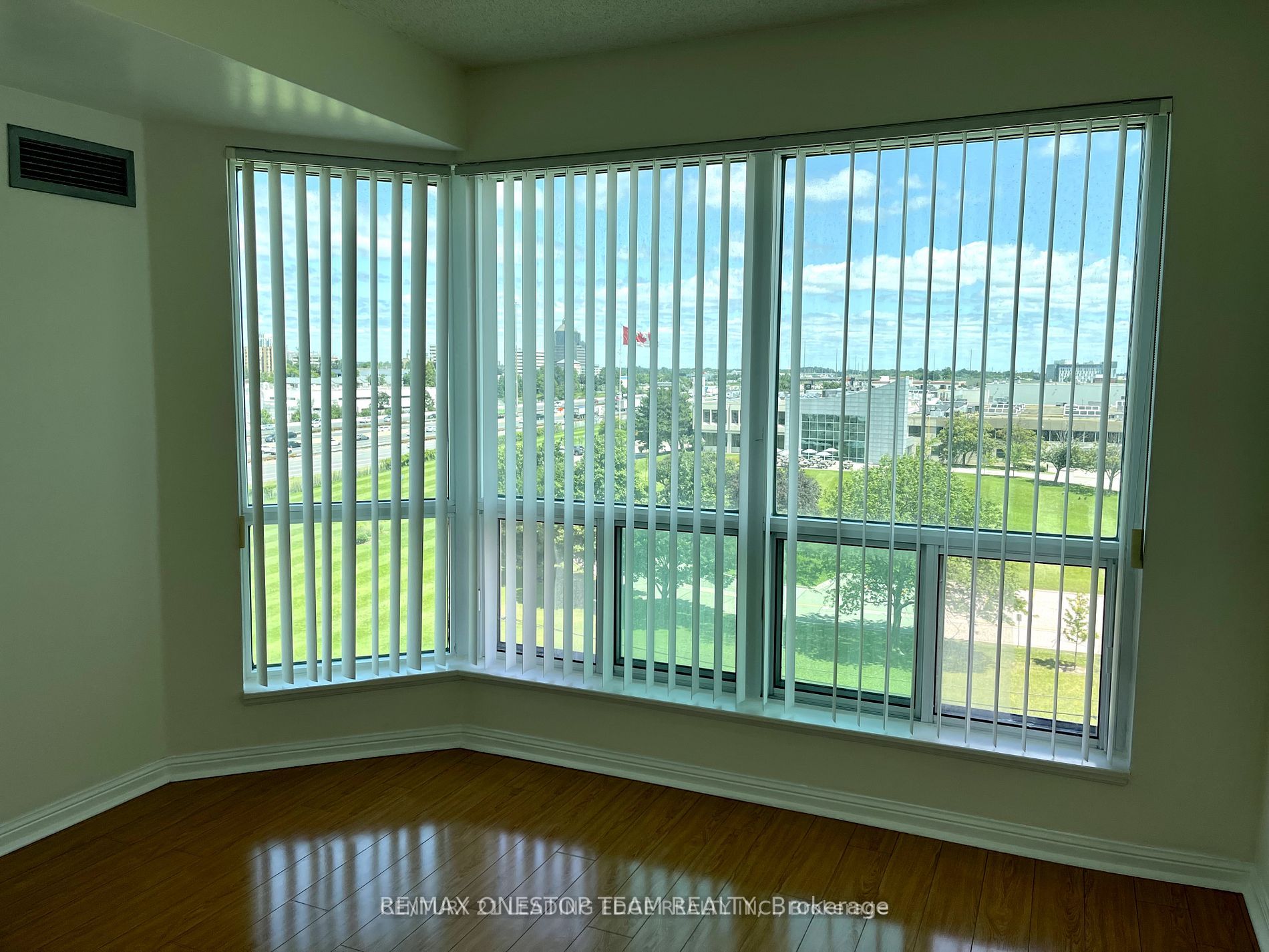 11 Lee Centre Dr, #708