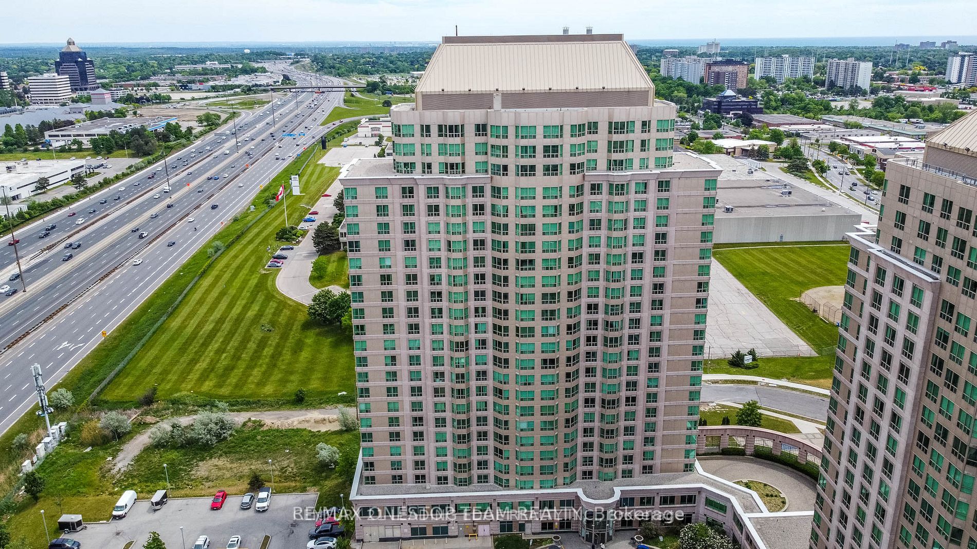 11 Lee Centre Dr, #708