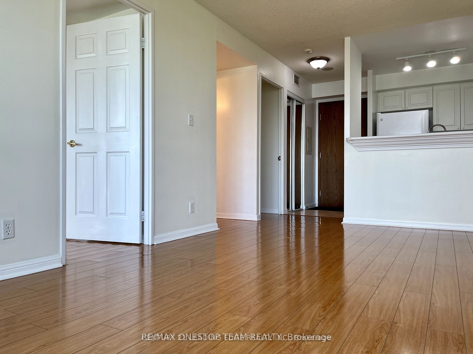 11 Lee Centre Dr, #708