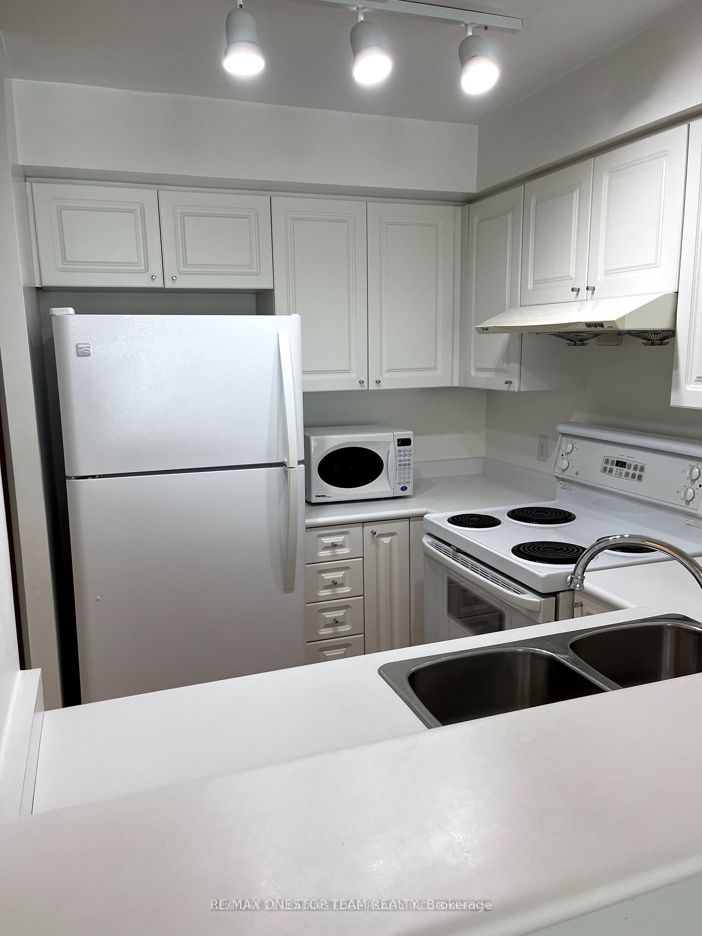 11 Lee Centre Dr, #708
