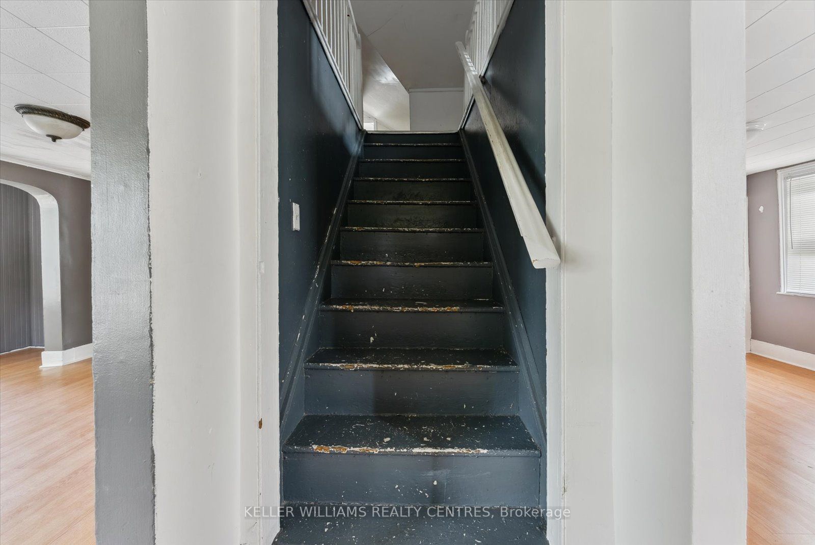 230 John St