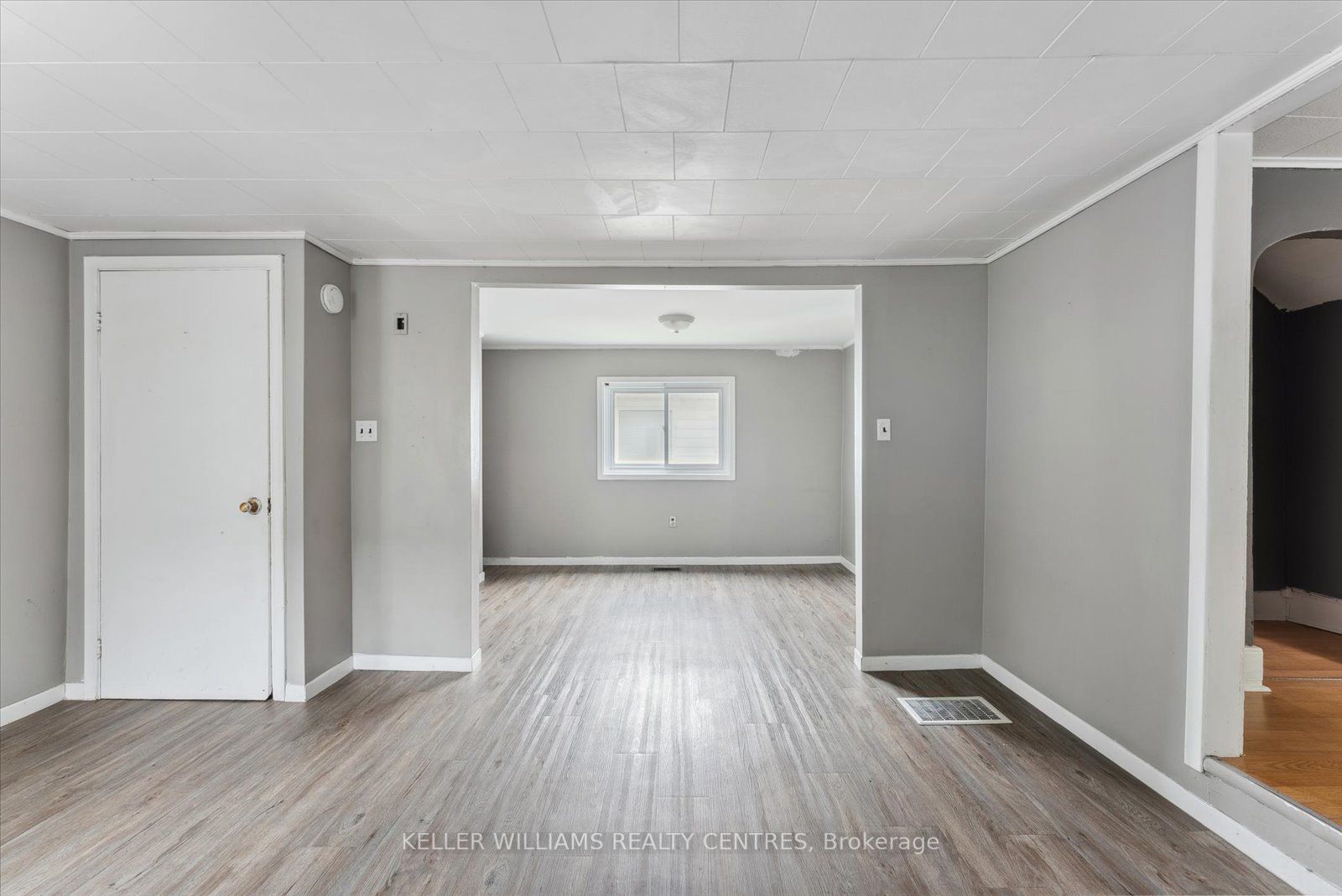 230 John St