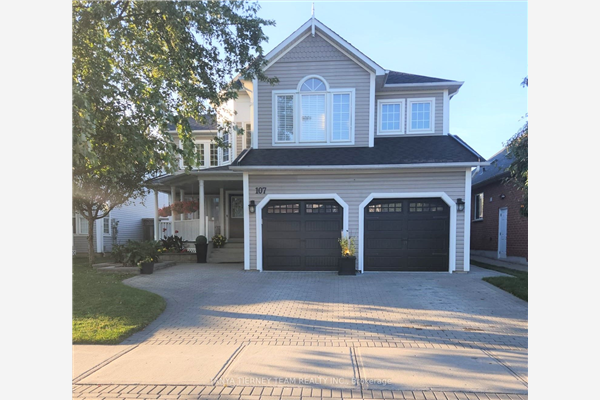107 Carnwith Dr E, Whitby