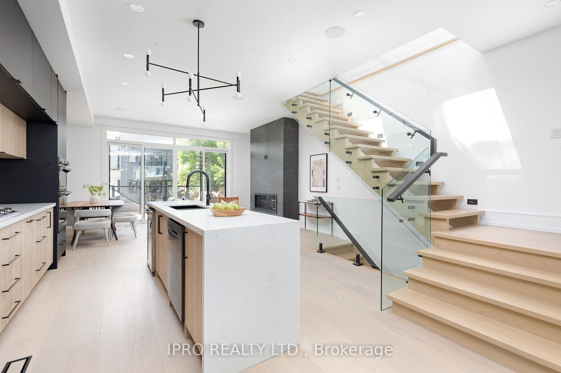 12 Leroy Ave