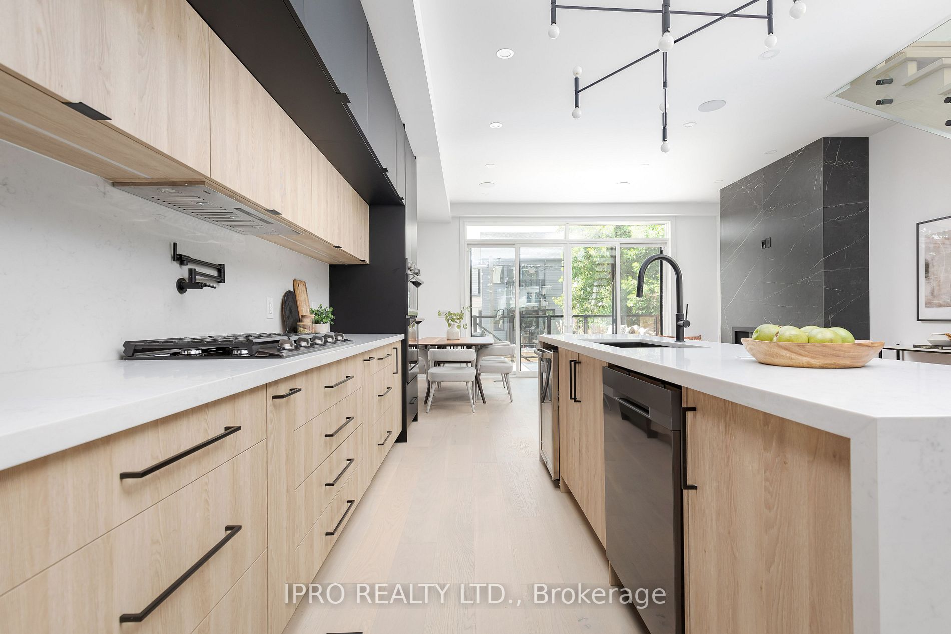 12 Leroy Ave