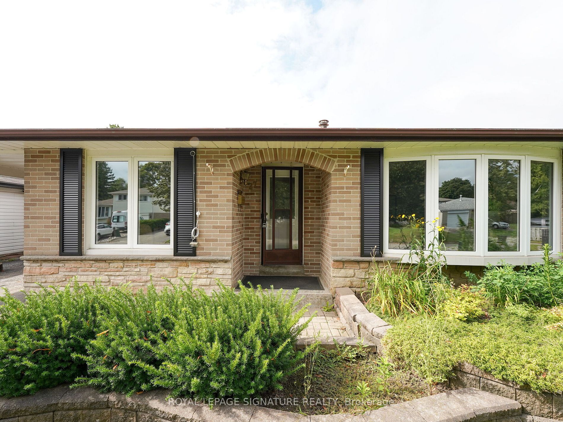 27 Lewin Cres