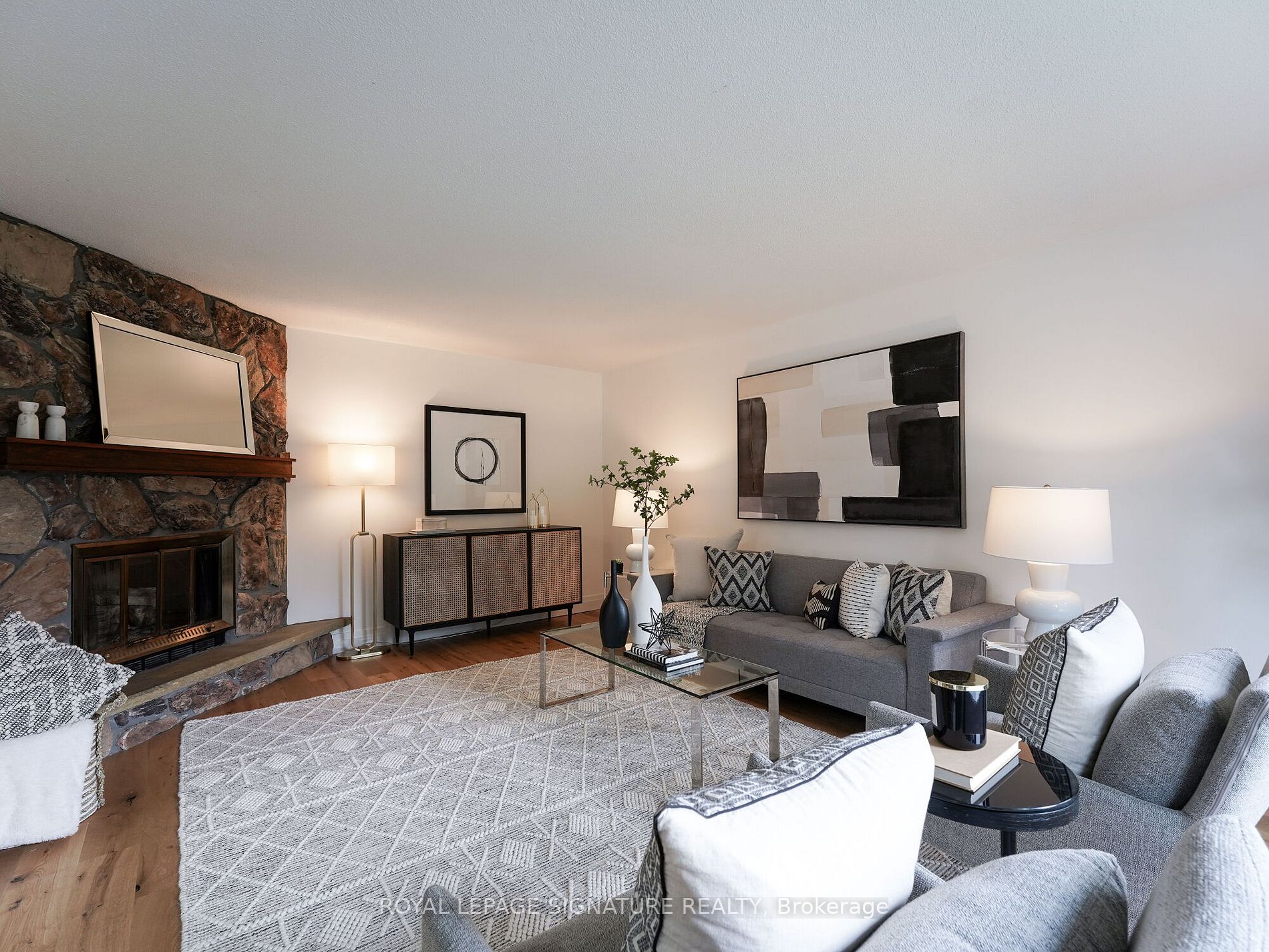 27 Lewin Cres
