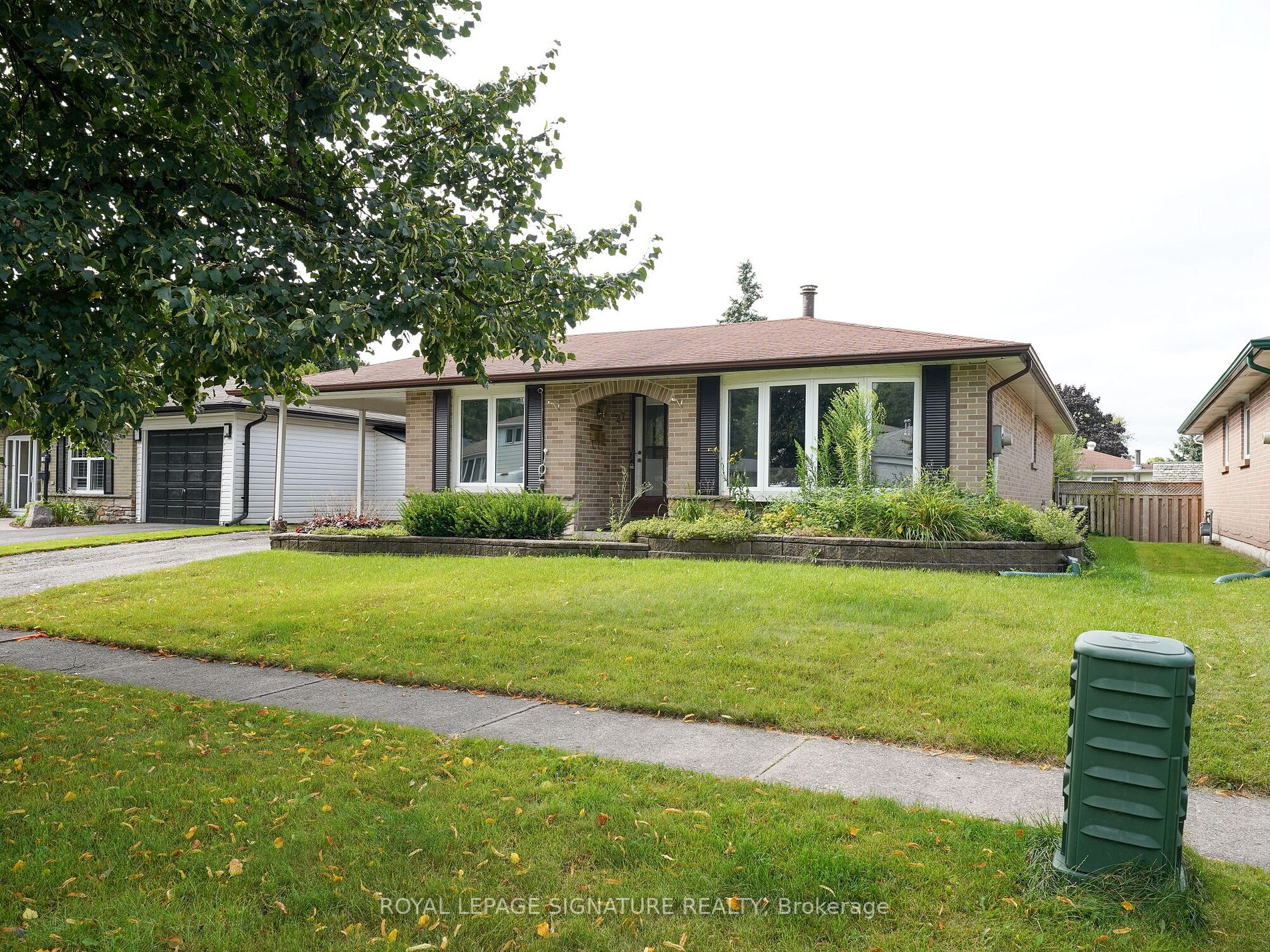 27 Lewin Cres