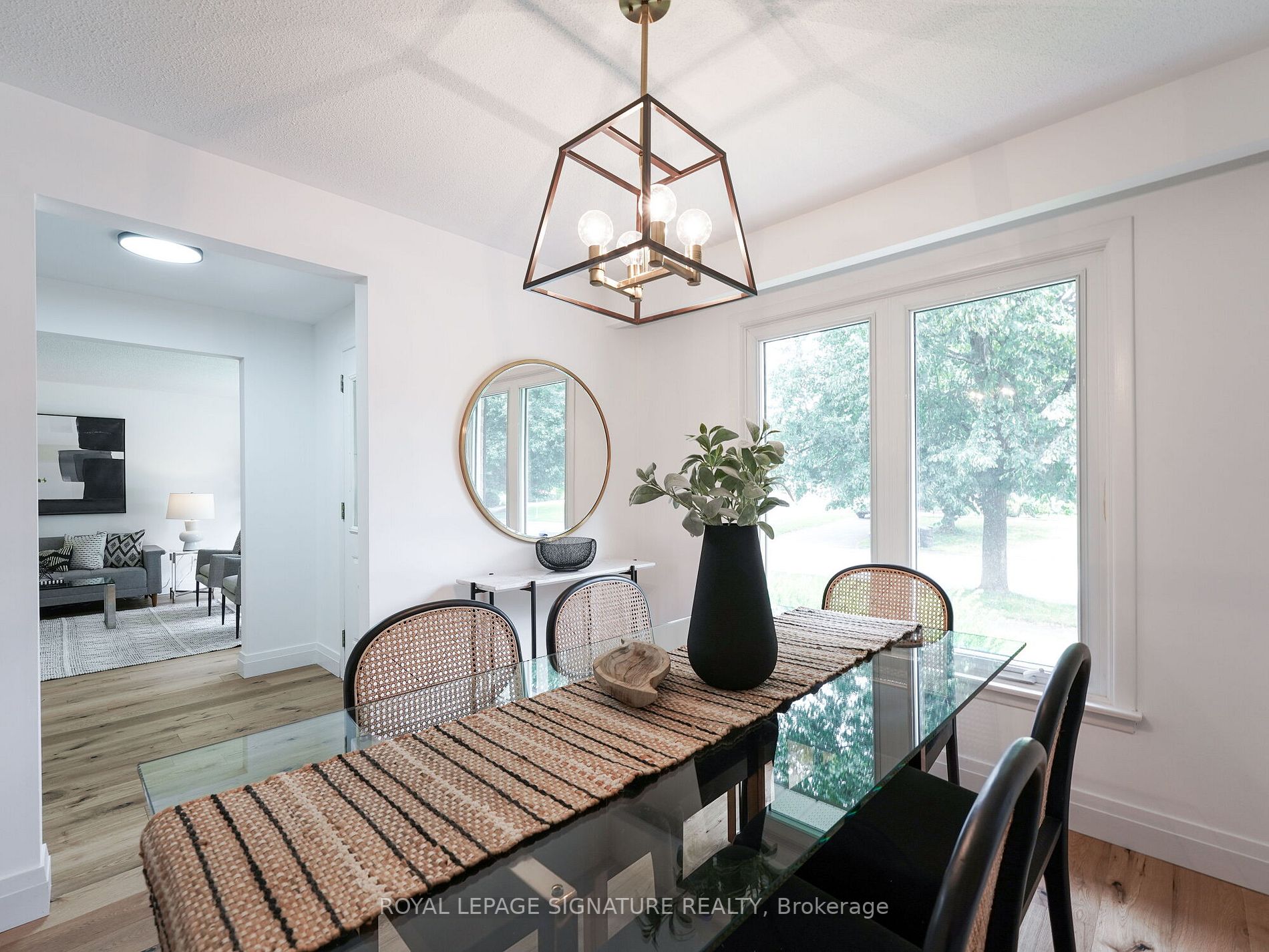 27 Lewin Cres