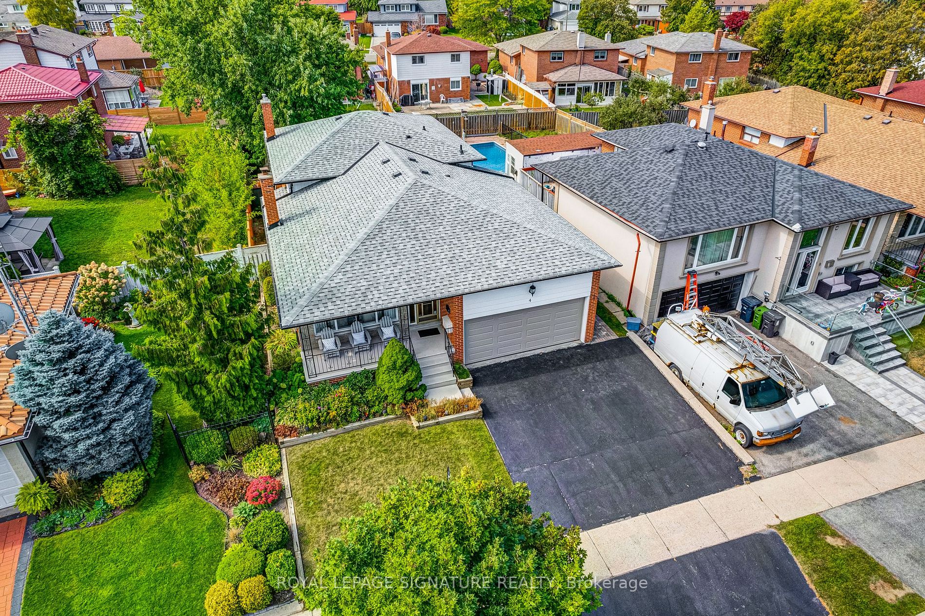 4 Silvertip Cres
