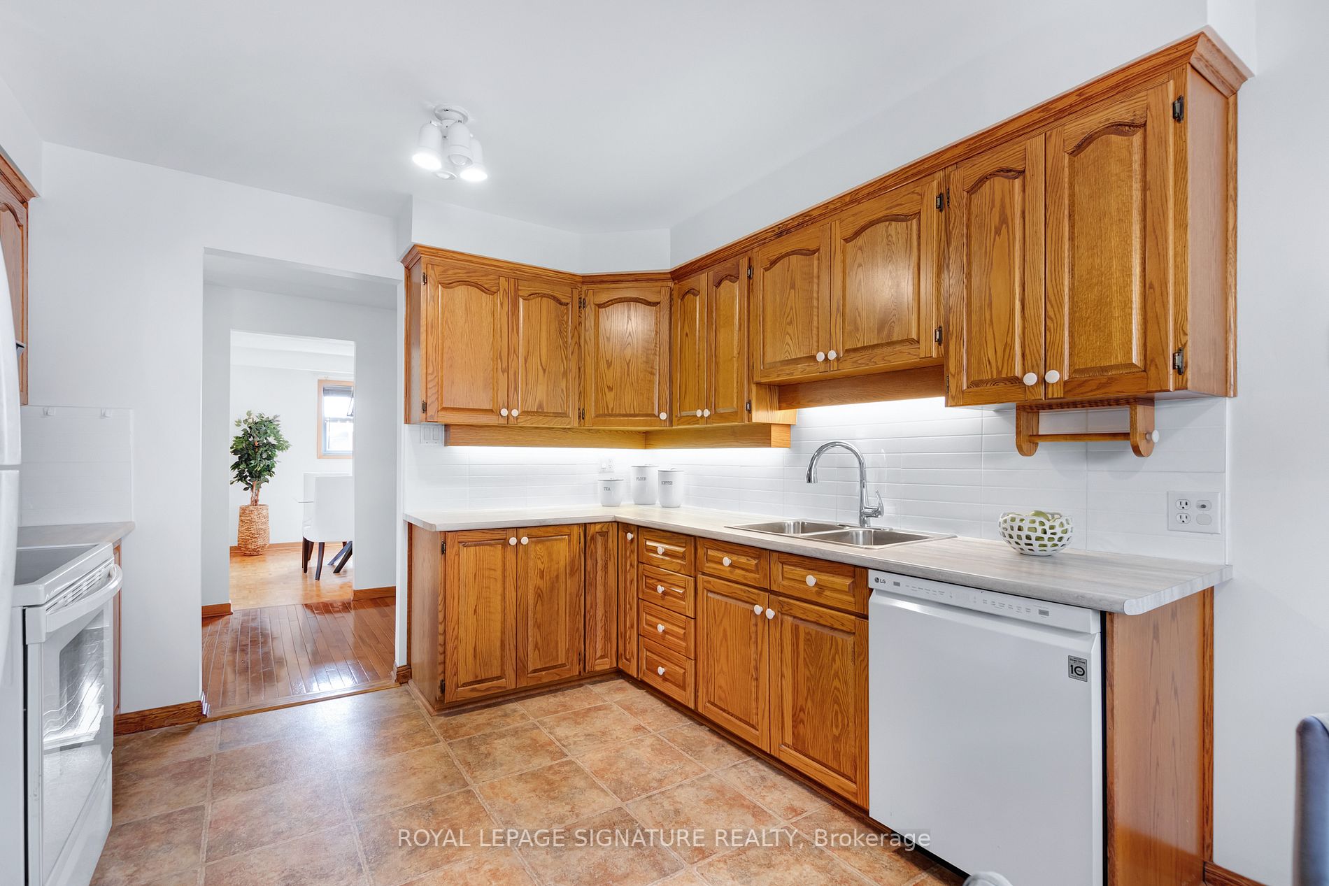 4 Silvertip Cres