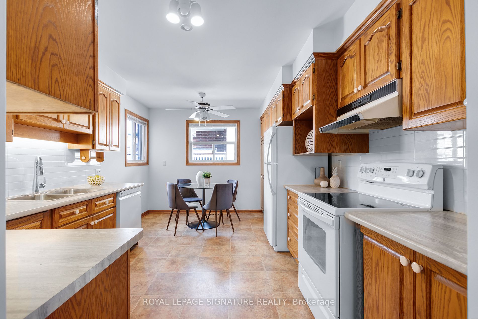 4 Silvertip Cres