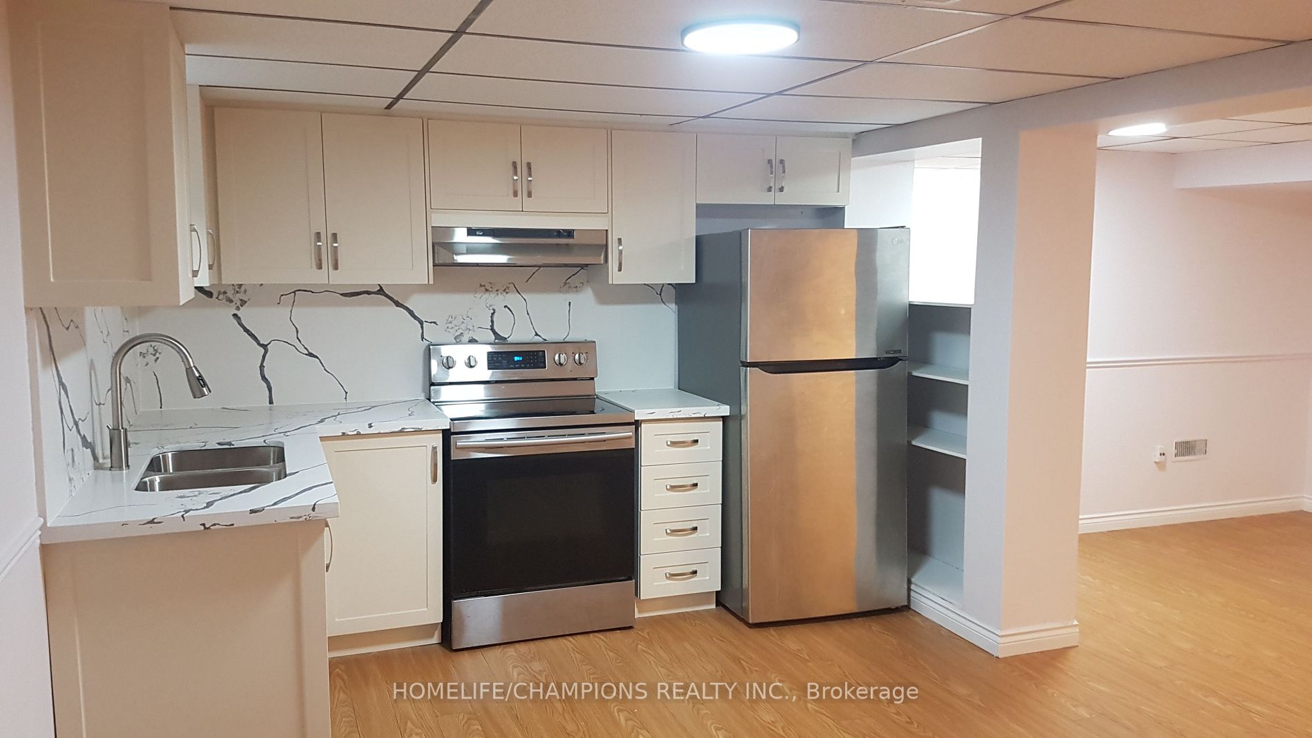 15 Stonehenge Crescent