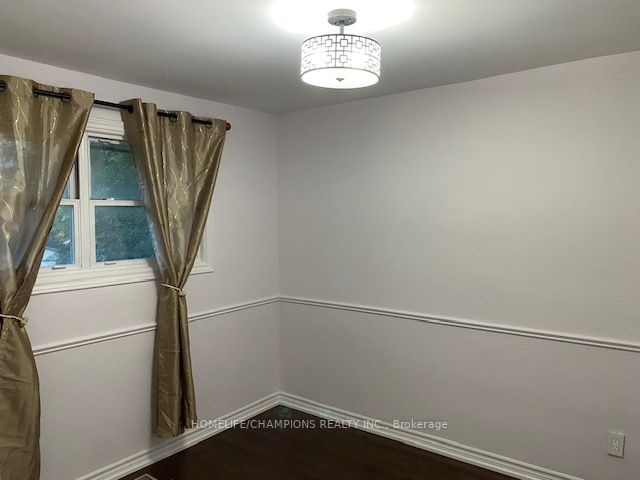 15 Stonehenge Crescent