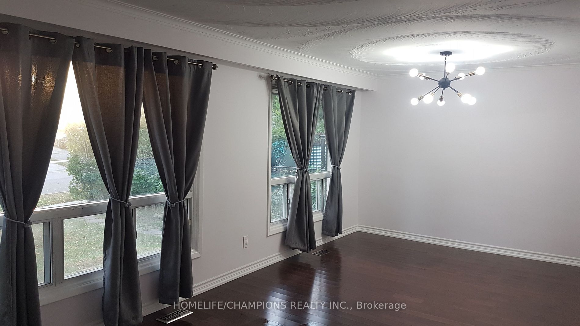 15 Stonehenge Crescent