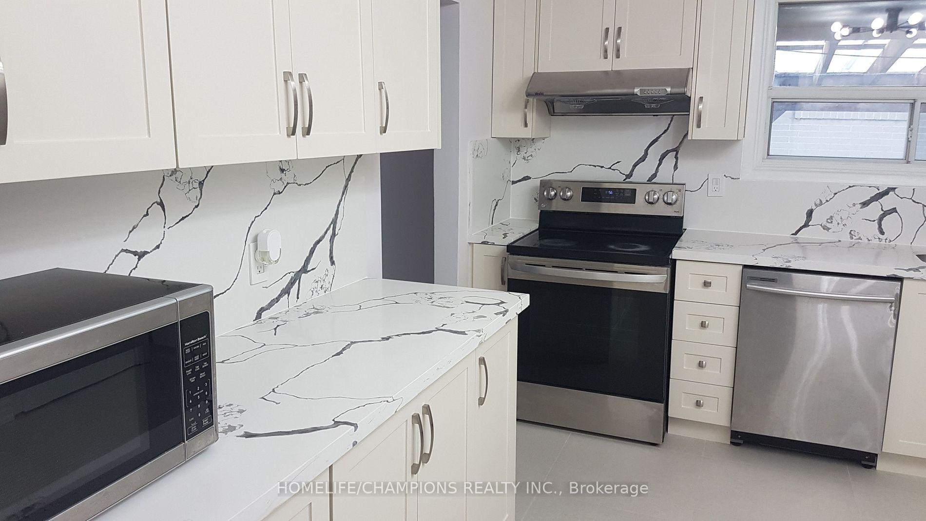 15 Stonehenge Crescent