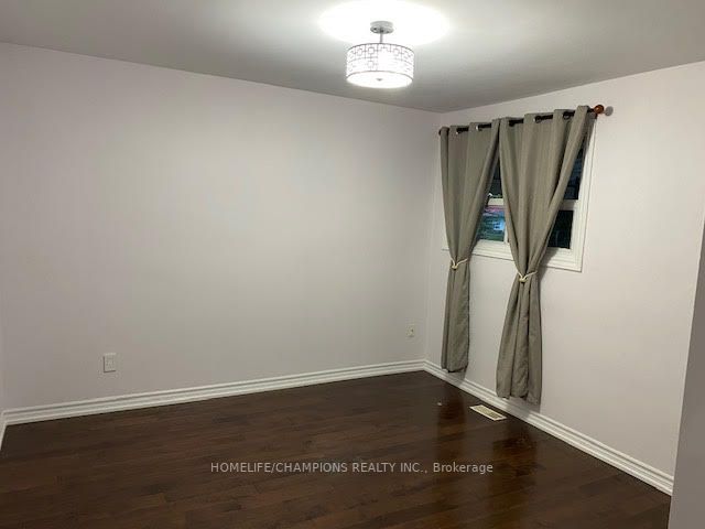 15 Stonehenge Crescent