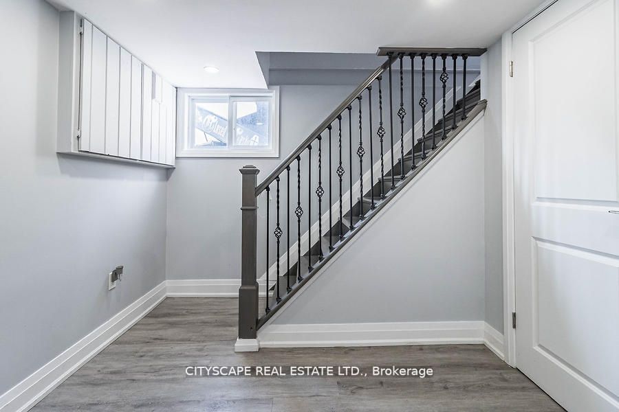 18 Church St S
