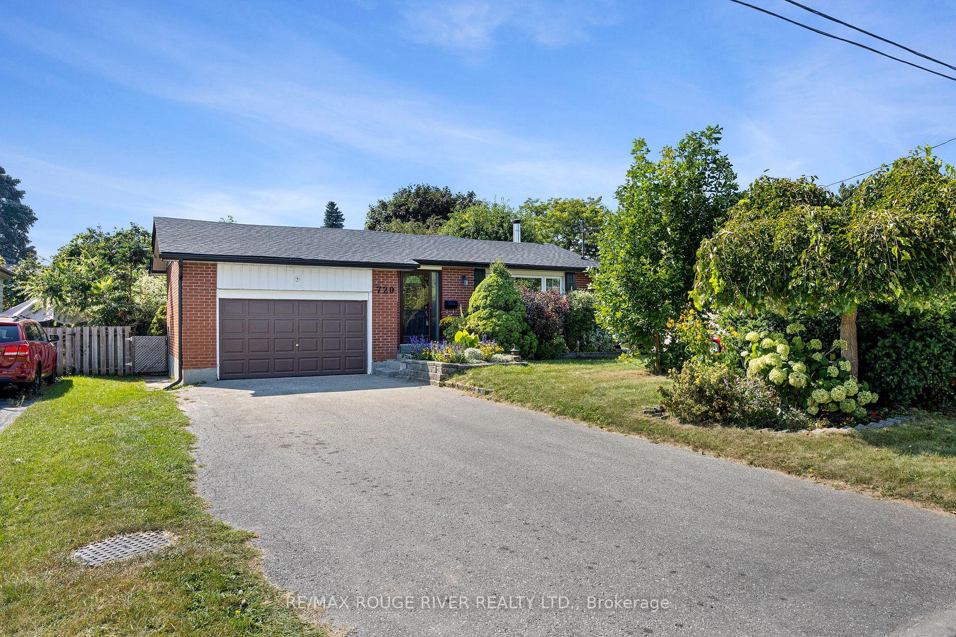 720 Leaside St