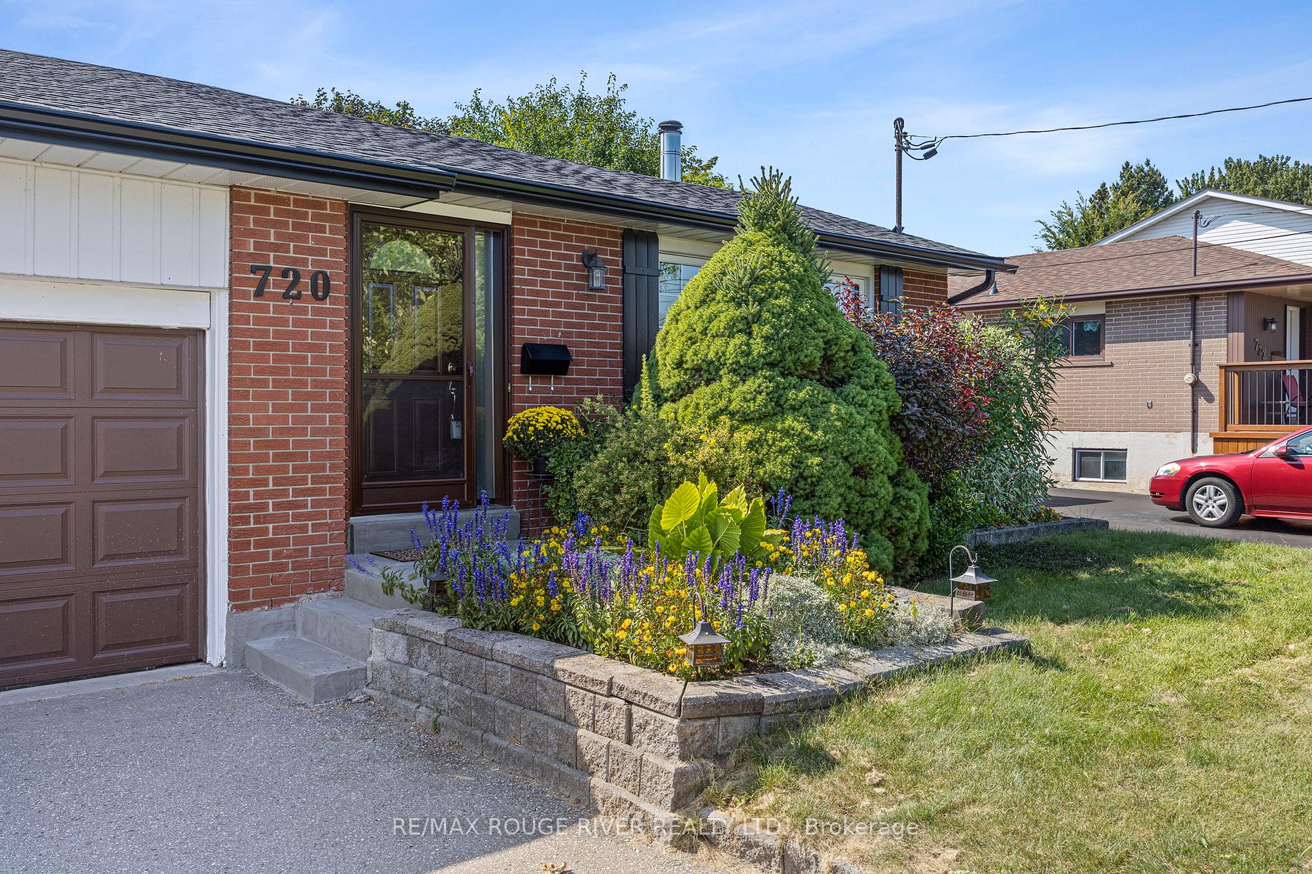 720 Leaside St