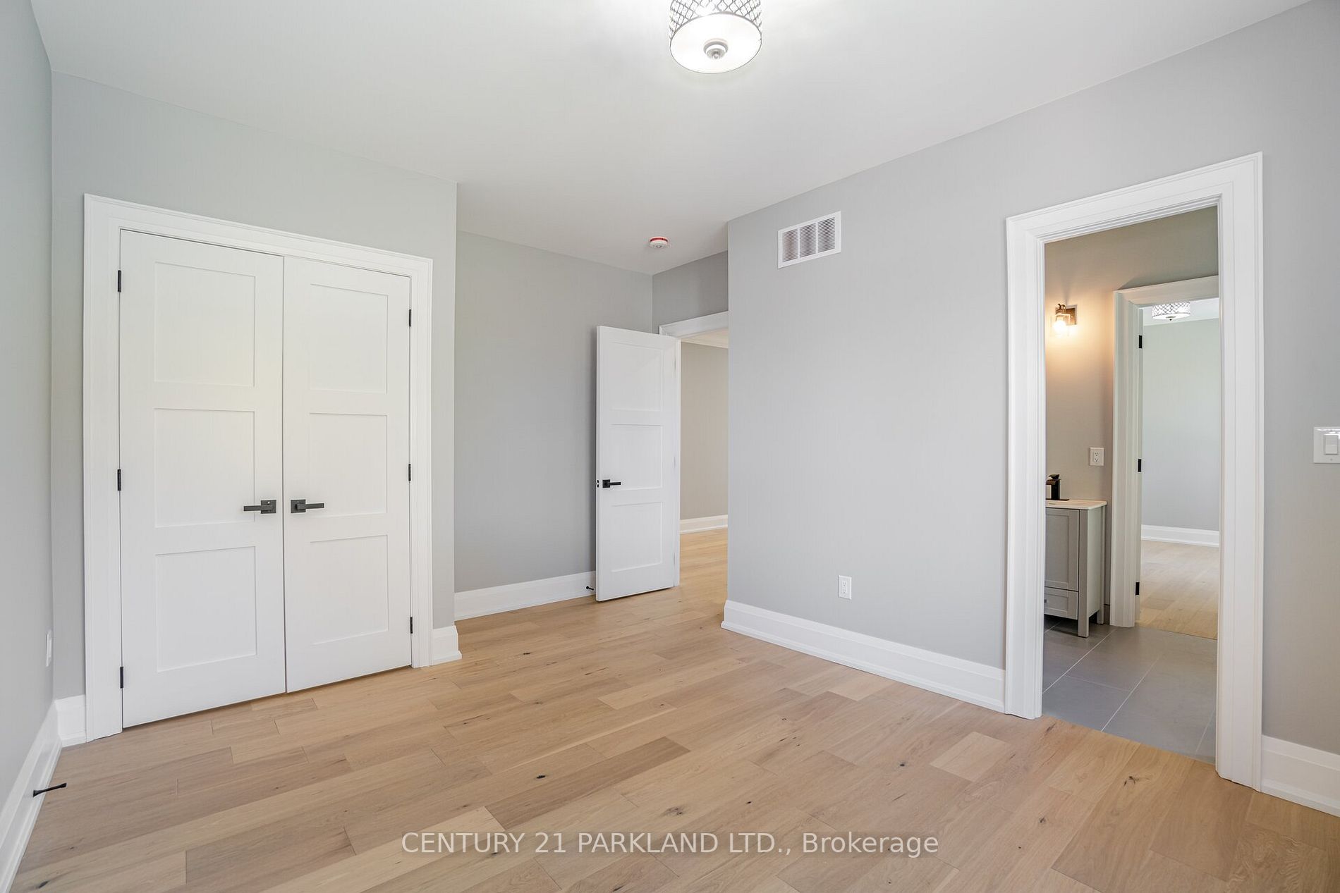 21 Falaise Rd