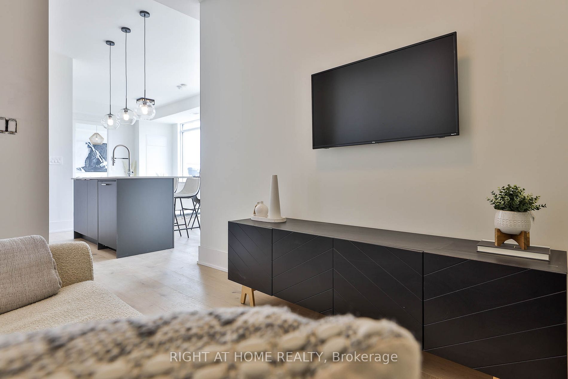 495 Logan Ave, #Ph 4