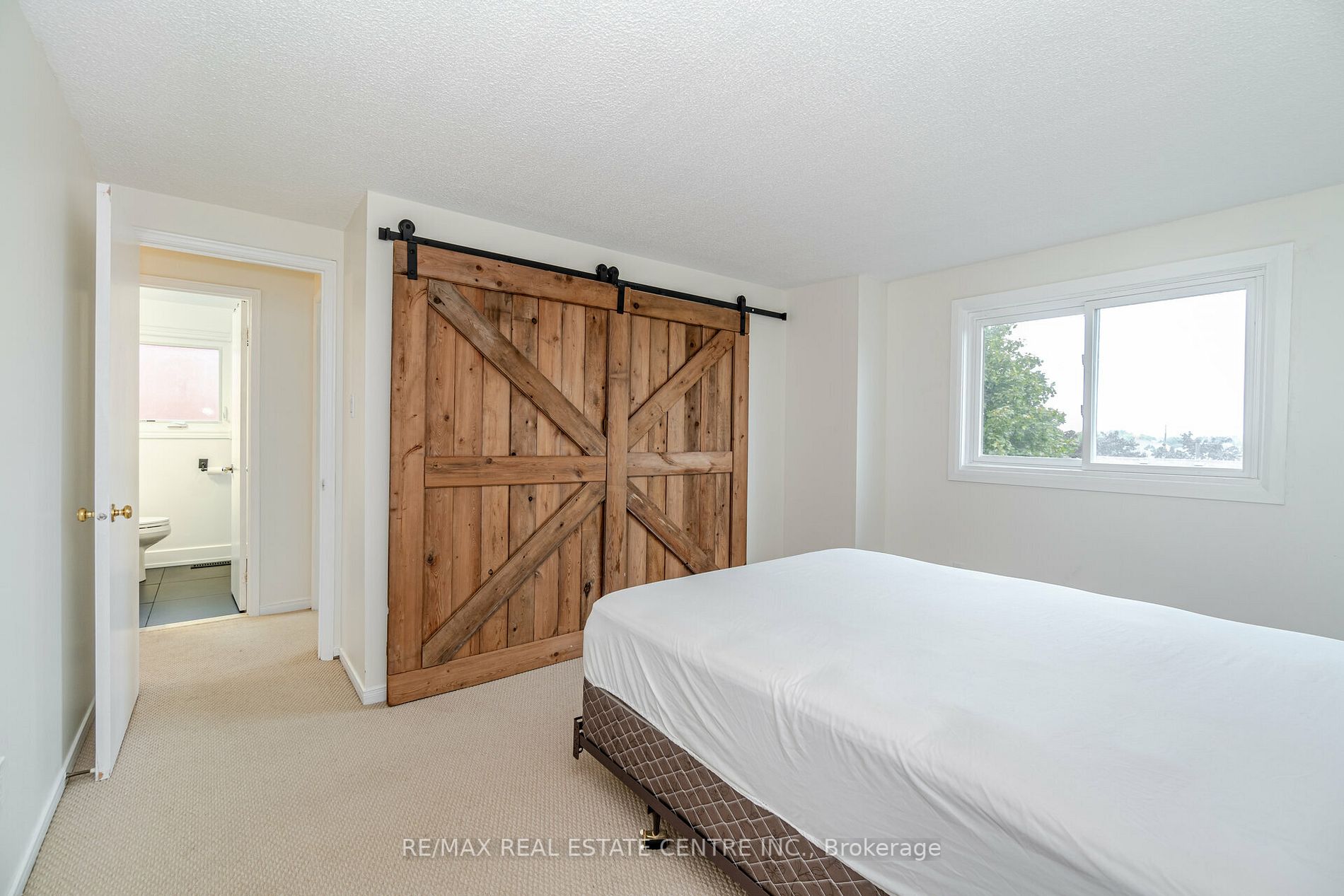 35 Fernbank Pl
