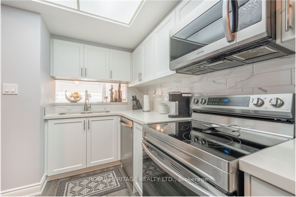 712 Rossland Rd E, Whitby